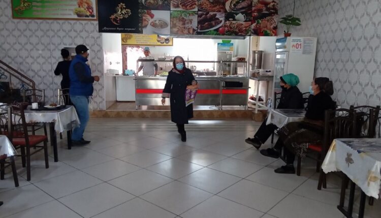 Корҳои ташфиқотию тарғиботӣ оиди пешгирии бемории коронавирус дар байни аҳолӣ ва насб намудани маводҳо дар ш. Бӯстони в Суғд