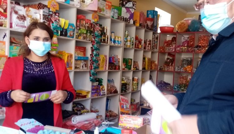 Насб кардани маводҳо дар марказҳои савдои н. Деваштич дар вилояти Суғд