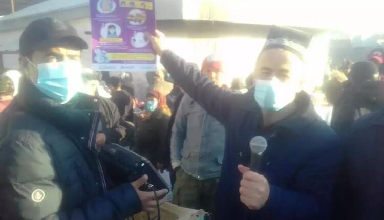 Корҳои ташфиқотӣ дар байни аҳоли оиди пешгирии бемори коронавирус ва насб кардани маводҳо дар ноҳияи Деваштич-и вилояти Суғд