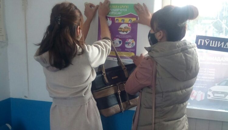 Насб намудани маводҳо оиди пешгирии бемории коронавирус дар ҷойҳои серодам аз он ҷумла дар бонкҳои ноҳияи Бобоҷон Ғафуров