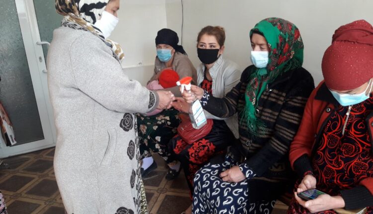 Корҳои фаҳмондадиҳӣ бо баландгӯяк оиди пешгирии бемории коронавирус байни аҳолӣ дар ш. Панҷакенти в. Суғд